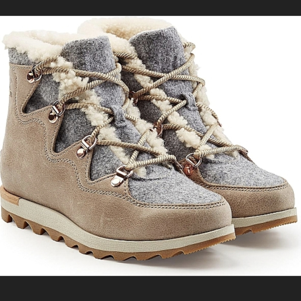 Tan Sorel Boots with shearling trim